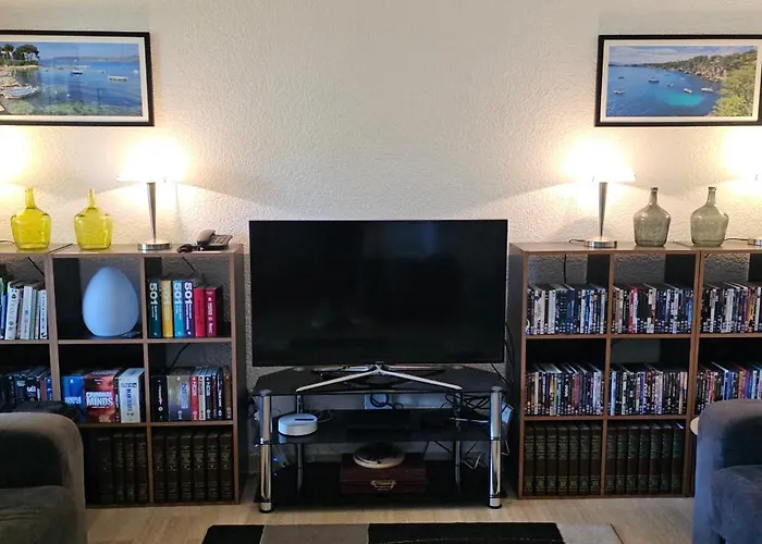 Le Chateau De La Pinede - Debut Cap D'antibes - Garden Flat, Swimming Pool, Tennis * Juan-les-Pins